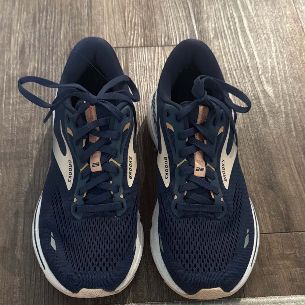 Brooks Adrenaline GTS 23